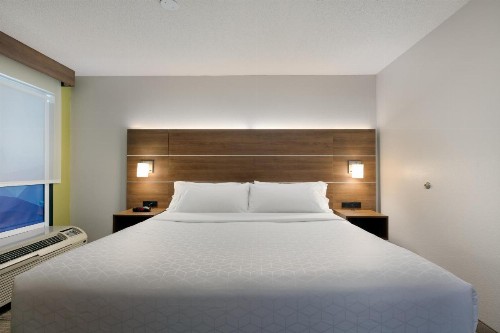 Holiday Inn Express & Suites Milton East I-10 an IHG Hotel - image 43