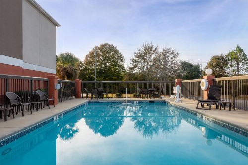 Holiday Inn Express & Suites Milton East I-10 an IHG Hotel - image 46