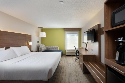 Holiday Inn Express & Suites Milton East I-10 an IHG Hotel - image 5
