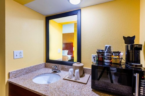 Best Western Milton Inn - image 16