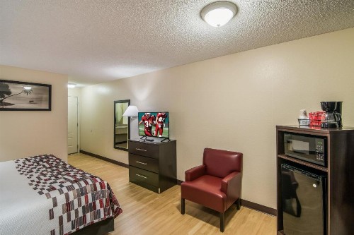 Red Roof Inn & Suites Pensacola East - Milton - image 13