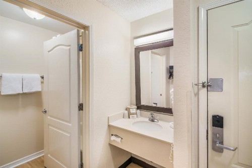 Red Roof Inn & Suites Pensacola East - Milton - image 14