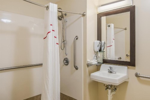 Red Roof Inn & Suites Pensacola East - Milton - image 20