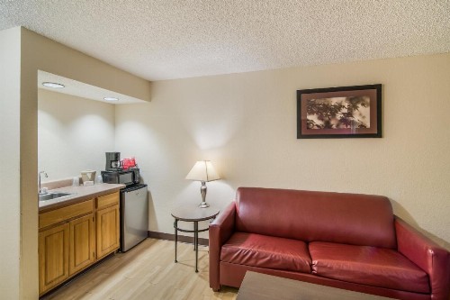 Red Roof Inn & Suites Pensacola East - Milton - image 27