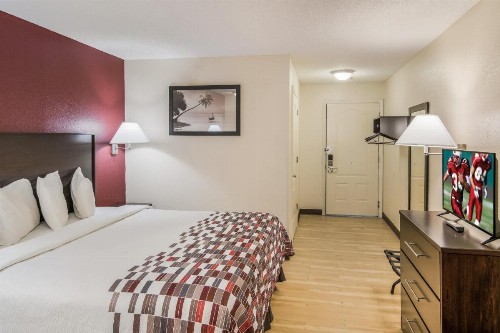 Red Roof Inn & Suites Pensacola East - Milton - image 3