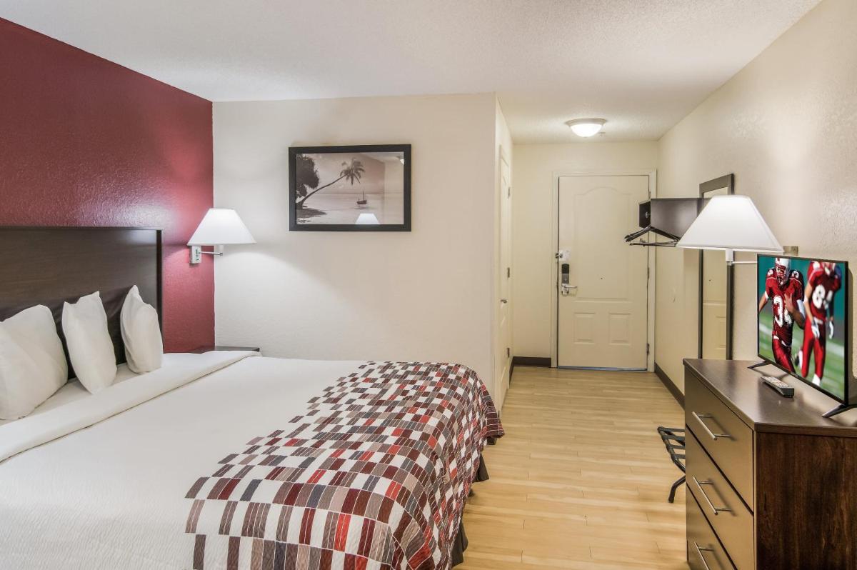 Red Roof Inn & Suites Pensacola East - Milton - image 3