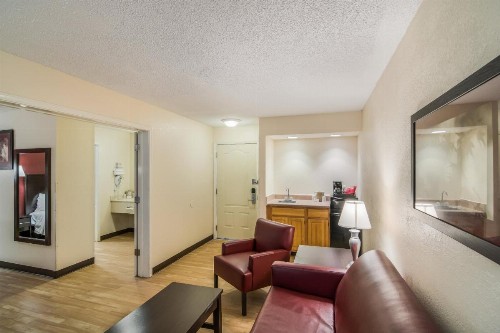 Red Roof Inn & Suites Pensacola East - Milton - image 30