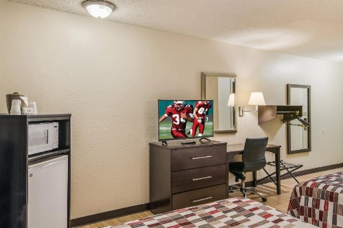 Red Roof Inn & Suites Pensacola East - Milton - image 35