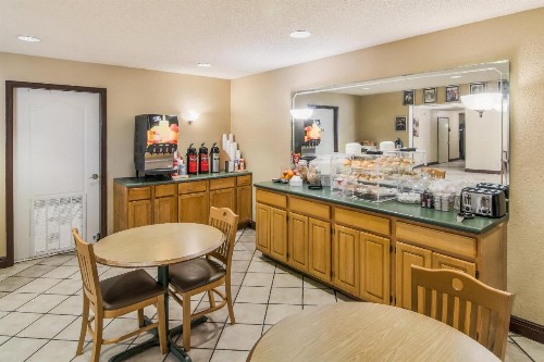Red Roof Inn & Suites Pensacola East - Milton - image 6
