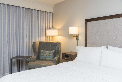 Hampton Inn Milwaukee Northwest - image 10