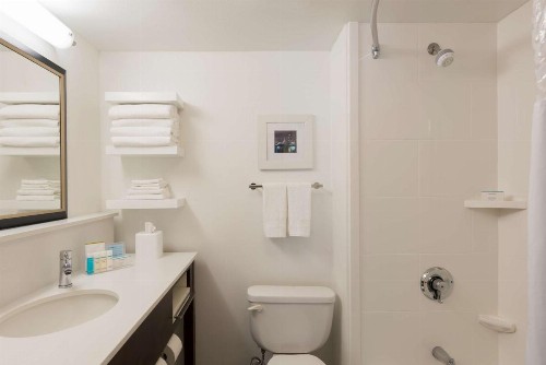 Hampton Inn Milwaukee Northwest - image 11