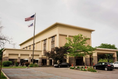 Hampton Inn Milwaukee Northwest - image 15