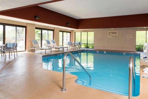 Hampton Inn Milwaukee Northwest - image 18