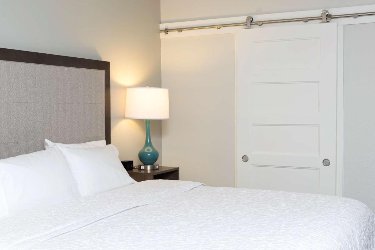Hampton Inn Milwaukee Northwest - image 4