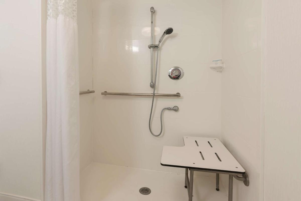 Hampton Inn Milwaukee Northwest - image 5