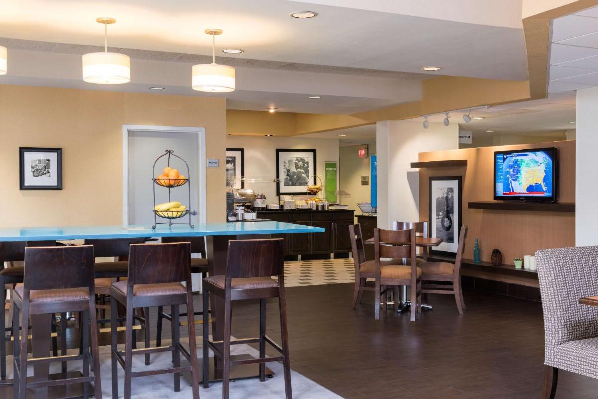 Hampton Inn Milwaukee Northwest - image 7