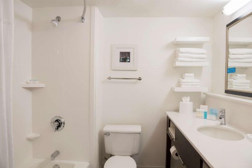 Hampton Inn Milwaukee Northwest - image 8