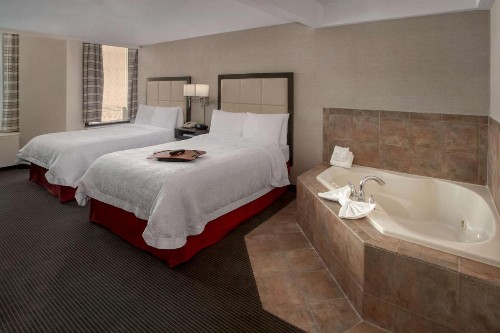 Hampton Inn & Suites Milwaukee Downtown - image 10