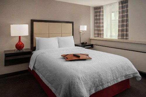 Hampton Inn & Suites Milwaukee Downtown - image 11