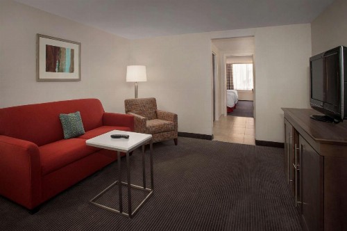 Hampton Inn & Suites Milwaukee Downtown - image 18