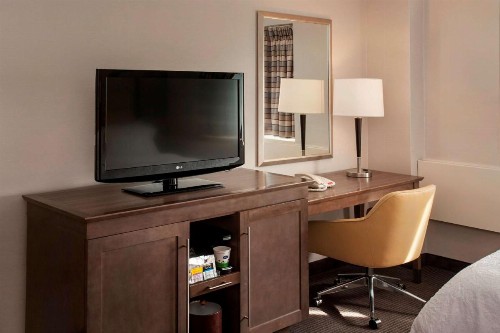 Hampton Inn & Suites Milwaukee Downtown - image 22