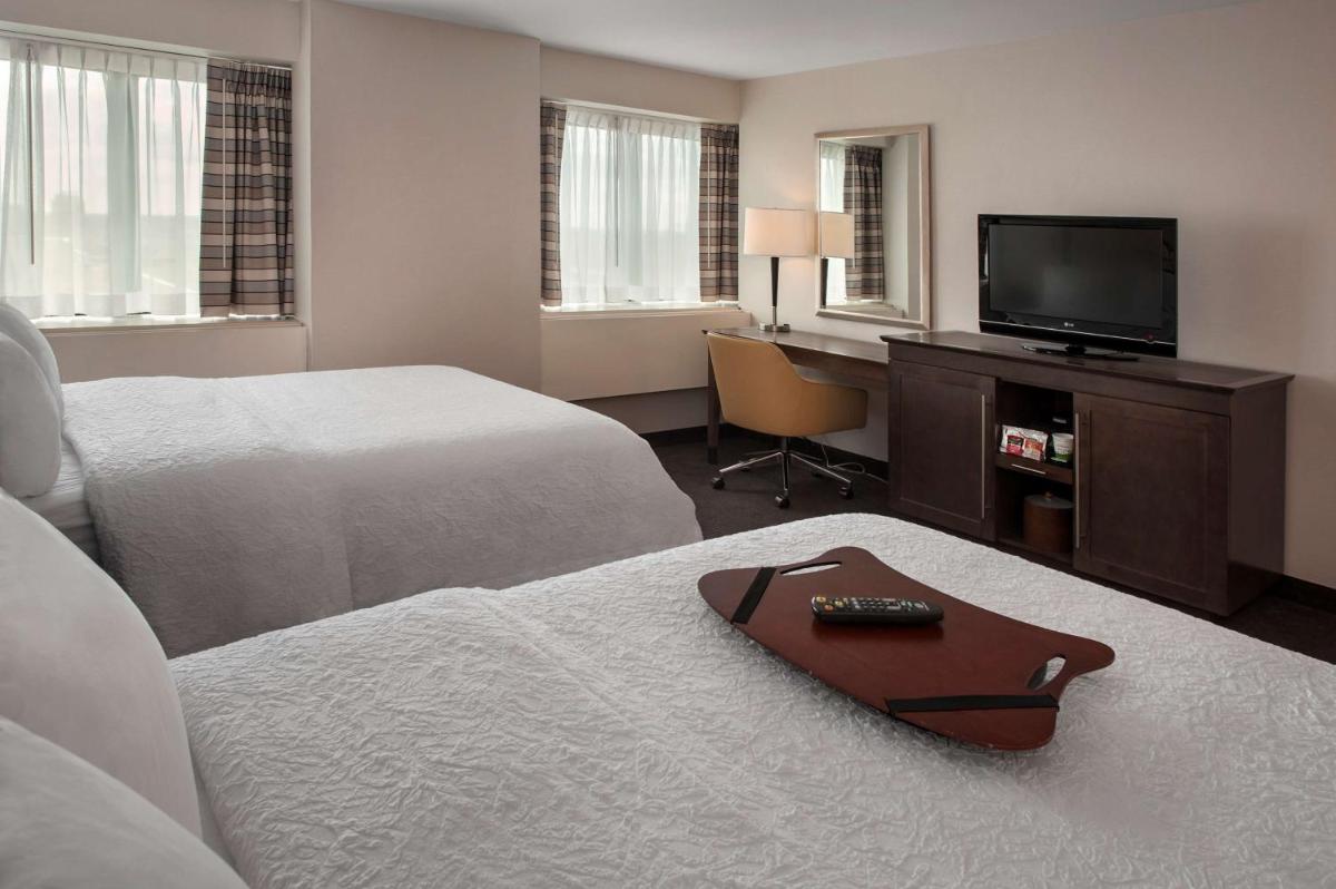 Hampton Inn & Suites Milwaukee Downtown - image 5