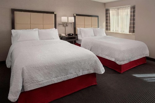 Hampton Inn & Suites Milwaukee Downtown - image 8