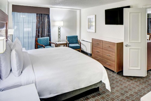 DoubleTree by Hilton Milwaukee Downtown - image 12