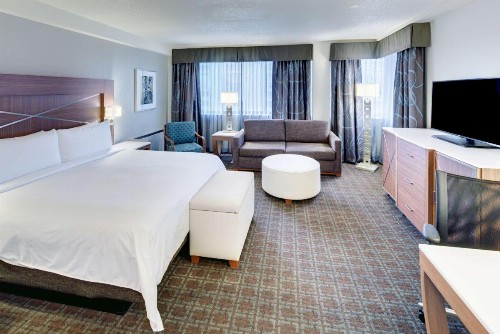 DoubleTree by Hilton Milwaukee Downtown - image 13