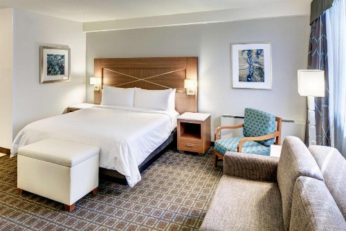 DoubleTree by Hilton Milwaukee Downtown - image 17
