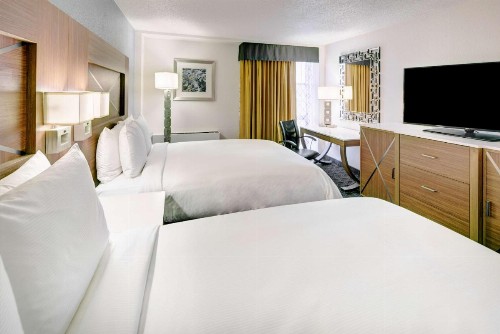 DoubleTree by Hilton Milwaukee Downtown - image 24