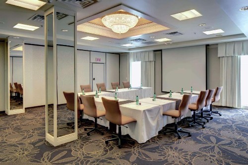 DoubleTree by Hilton Milwaukee Downtown - image 25
