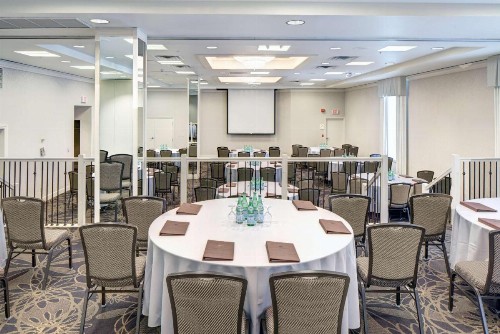 DoubleTree by Hilton Milwaukee Downtown - image 29