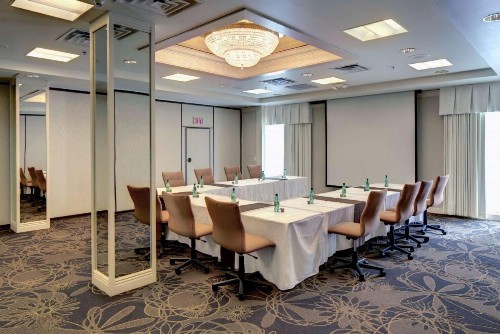 DoubleTree by Hilton Milwaukee Downtown - image 30