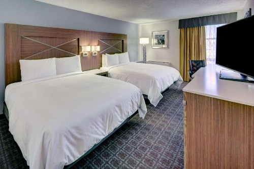 DoubleTree by Hilton Milwaukee Downtown - image 31