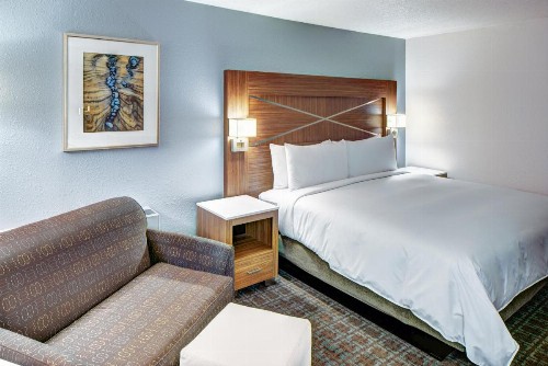 DoubleTree by Hilton Milwaukee Downtown - image 34