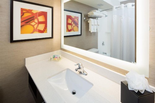 Holiday Inn Milwaukee Riverfront an IHG Hotel - image 2