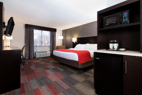 Holiday Inn Milwaukee Riverfront an IHG Hotel - image 40