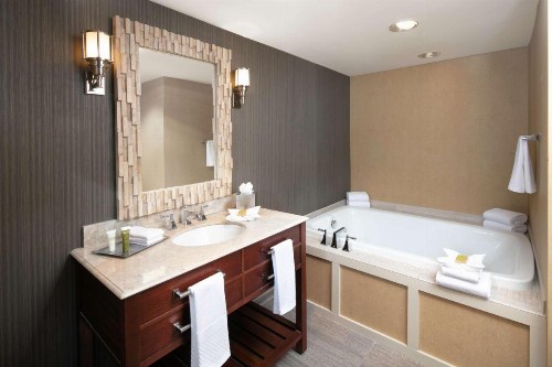 Hilton Milwaukee City Center - image 24
