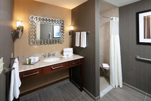 Hilton Milwaukee City Center - image 25