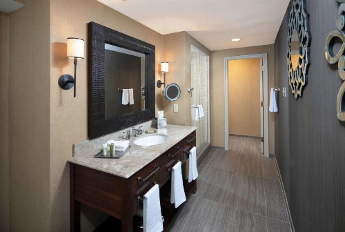 Hilton Milwaukee City Center - image 27