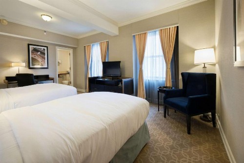 Hilton Milwaukee City Center - image 40