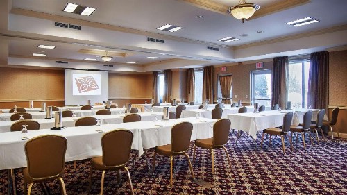 Hilton Garden Inn Milwaukee Northwest Conference Center - image 17