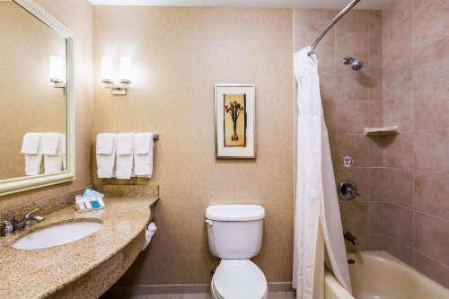 Hilton Garden Inn Milwaukee Northwest Conference Center - image 2