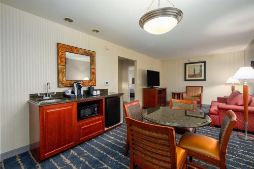 Hilton Garden Inn Milwaukee Northwest Conference Center - image 29