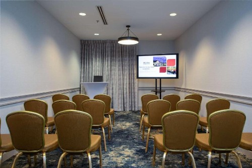 Hilton Garden Inn Milwaukee Northwest Conference Center - image 41