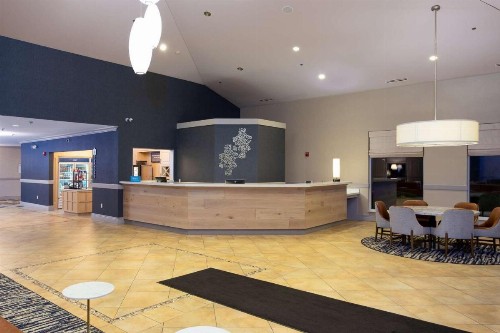 Hilton Garden Inn Milwaukee Northwest Conference Center - image 43