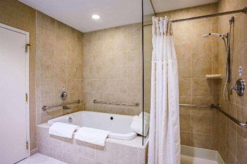 Hilton Garden Inn Milwaukee Northwest Conference Center - image 47