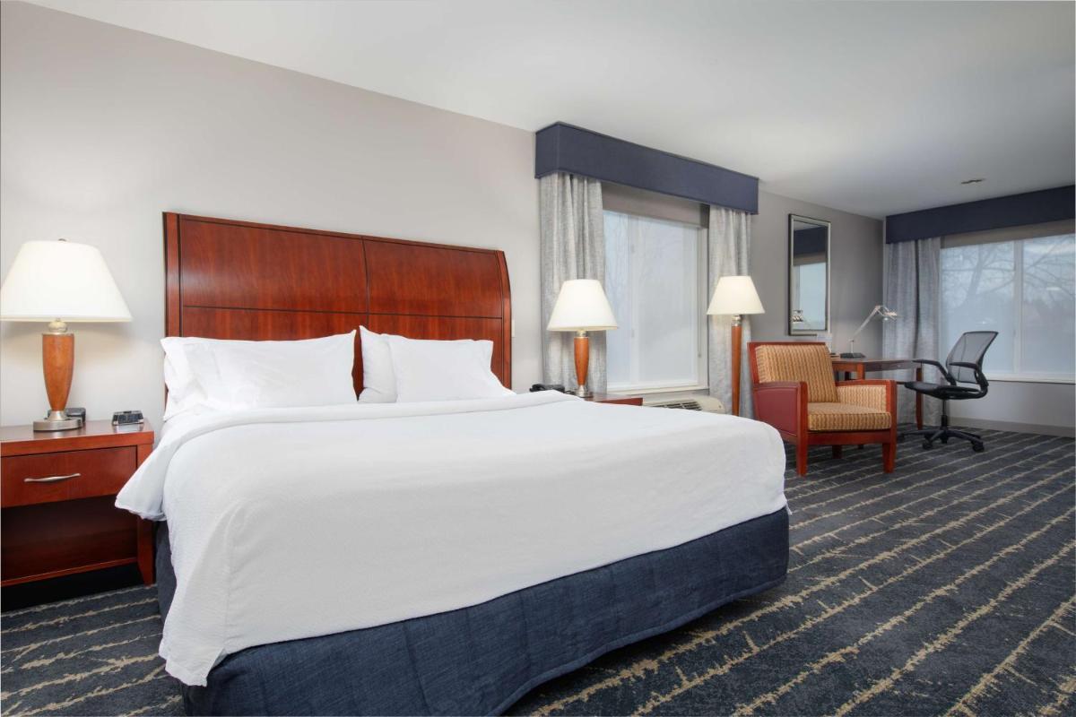Hilton Garden Inn Milwaukee Northwest Conference Center - image 6