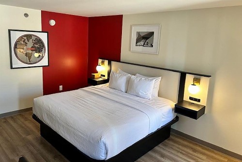 Ambassador Inn At Marquette - image 13